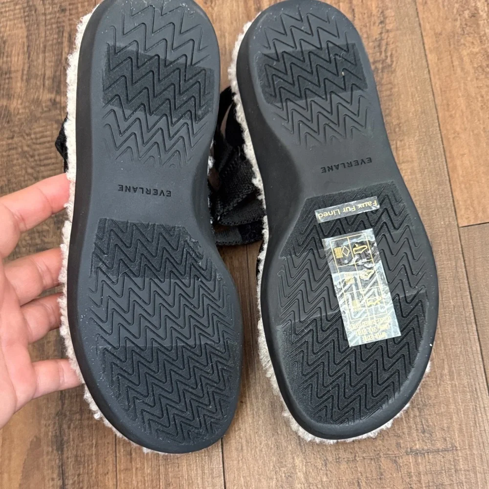Everlane Black Strappy Sandals with Cream faux four lined Footbed
